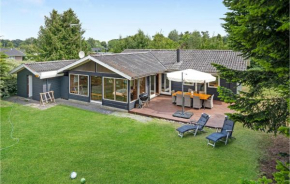 3 Bedroom Stunning Home In Dronningmølle